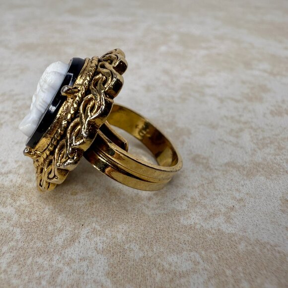 Vintage Signed Uncas Gold Tone Cameo Adjustable Ring - Picture 4 of 7